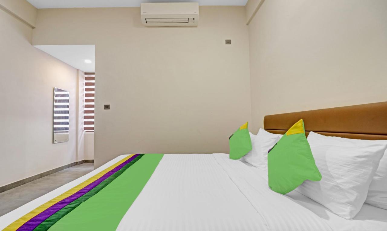 Treebo Grand Vistara Airport Suites Kochi ภายนอก รูปภาพ