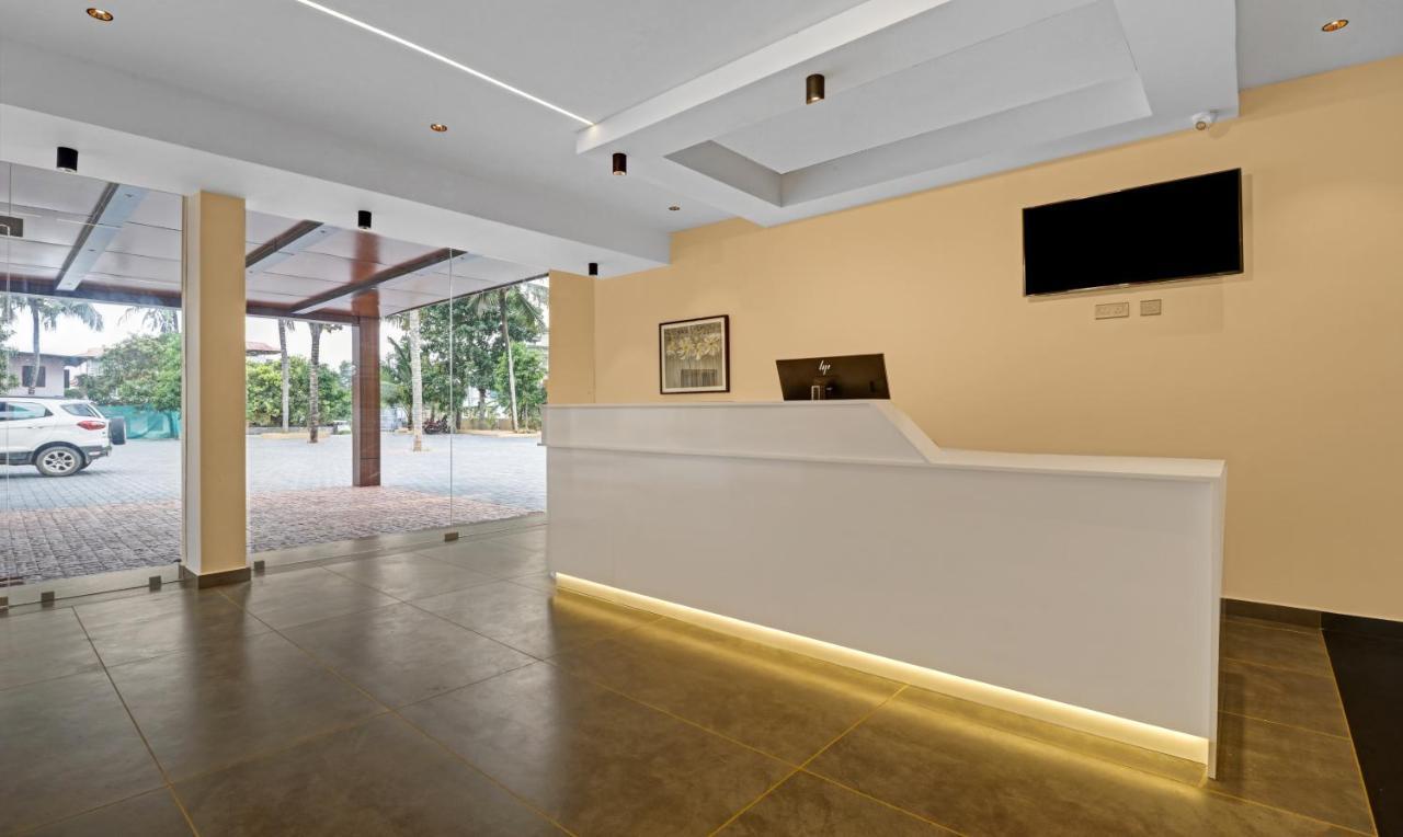 Treebo Grand Vistara Airport Suites Kochi ภายนอก รูปภาพ