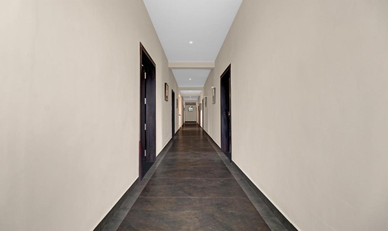 Treebo Grand Vistara Airport Suites Kochi ภายนอก รูปภาพ
