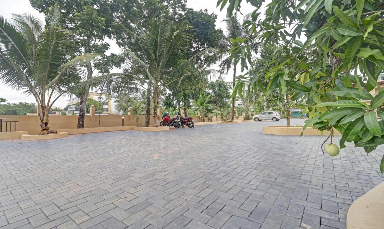 Treebo Grand Vistara Airport Suites Kochi ภายนอก รูปภาพ