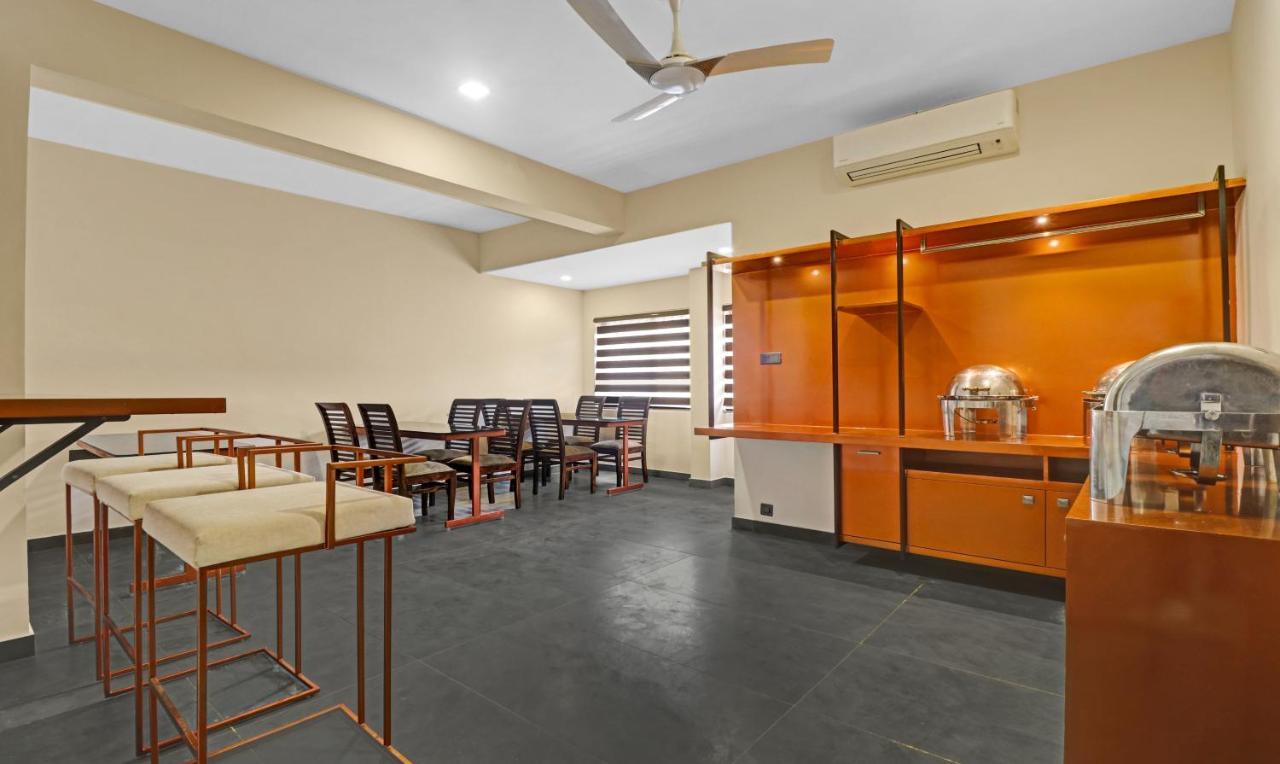 Treebo Grand Vistara Airport Suites Kochi ภายนอก รูปภาพ